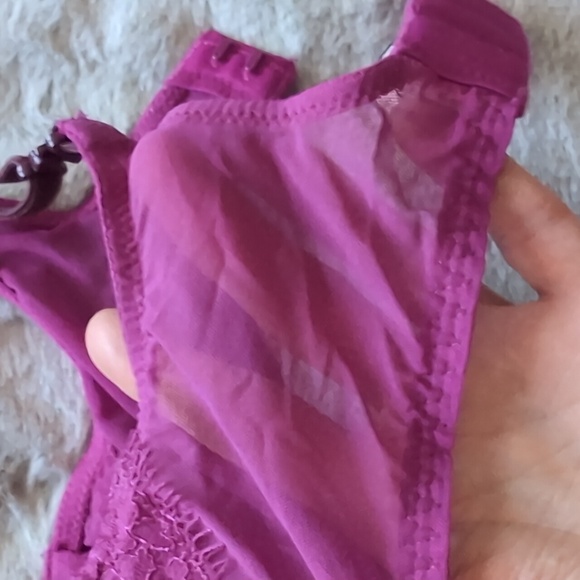 NWOT VICTORIA'S SECRET BRA 32D - Picture 9 of 13